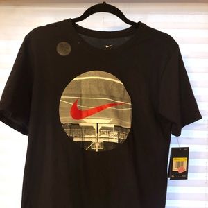 New Nike Basketball Tee - Small